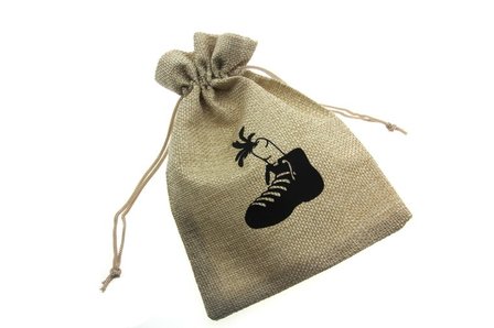 Jute look zakjes schoen met wortel 17 x 23 cm