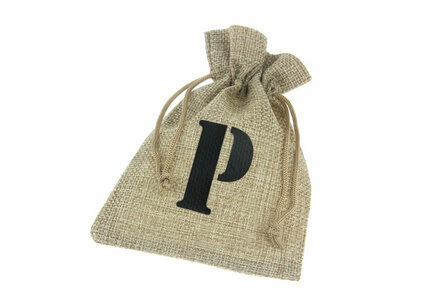 Jute look zakjes letter P 9.5 x 13.5 cm